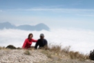 Damià y Marialaura con el mar de nuves desde el volcán de Santa María en Quetzaltenango